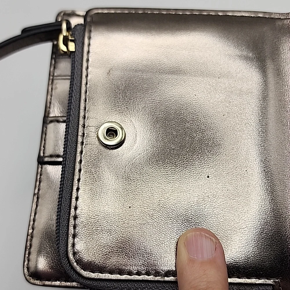 Kate Spade Metallic Black/Silver Wallet‎